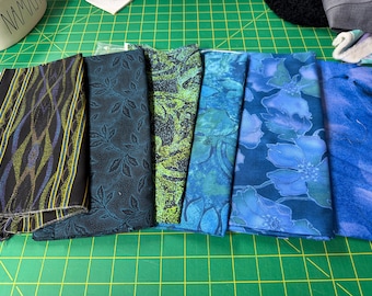 Kit de telas para camino de mesa Medallion de Jinny Beyer Studio (color azul)