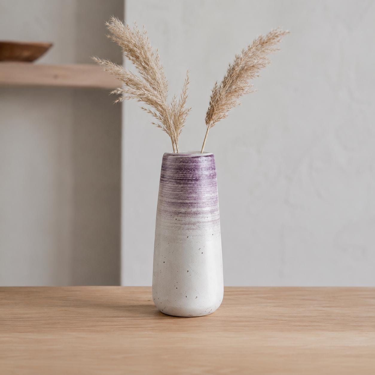 vase japanisch Japanese White Porcelain with Kintsugi, 22-Karat Gold Flower arranging