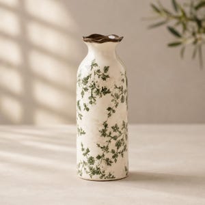 Handgjord keramisk vas med retrorosmönster - rustik vintageblommor i keramik - kärl med torkade blommor - heminredning i Cottagecore - unik present till henne