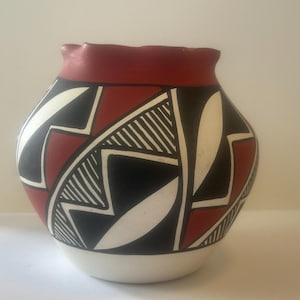 Aardewerkvaas Acoma Pueblo, gesigneerd met M. Chino | Handgeschilderde Indiaanse kunstpot | Geometrisch keramisch schip uit het zuidwesten