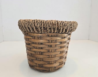 Small Lined Indoor/Outdoor Planter Basket