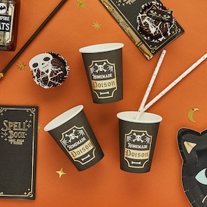 Hemgjorda giftpappersmuggar för Halloween - 8-pack svarta partymuggar - Halloweenfestporslin