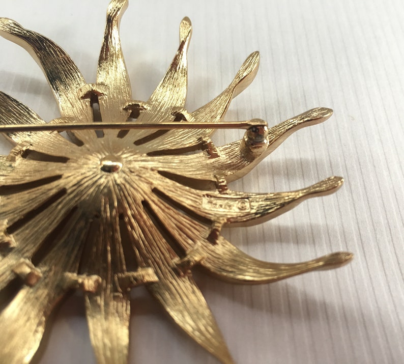 Vintage TRIFARI Goldtone Flower Pin Crown Trifari Brooch | Etsy