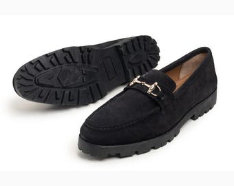 Handgjorda svarta mockaloafers, herrklänning i slip-on-modell