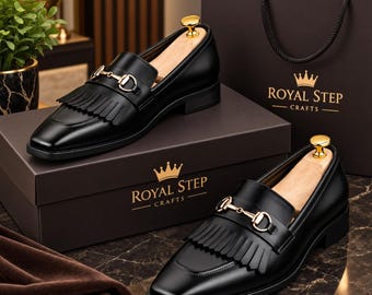 Mocassini Kiltie in pelle nera fatti a mano / Scarpe eleganti da uomo di lusso con frange, modello slip-on.