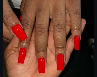 Uñas rojas cuadradas