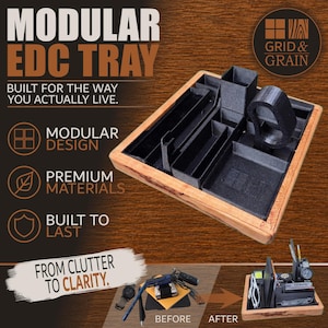 Pode incluir: Uma bandeja EDC modular com moldura de madeira e compartimentos internos pretos. A bandeja foi projetada para organizar itens de uso diário. O texto na imagem diz "Modular EDC Tray" e "From Clutter to Clarity."