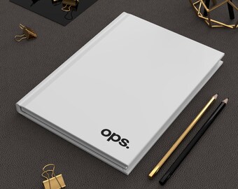 Ops. Cuaderno minimalista de tapa dura / libreta mate, con pequeño logotipo en la portada.