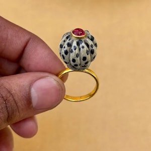 Dalmatinerring med rubin: Handgjord guldpläterad 925 sterlingsilverring i statement-stil