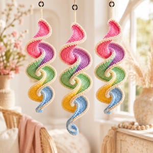 Virkad spiralvindspinner i PDF-mönster | Boho hängande virveldekoration | Pastellvirkningshandledning