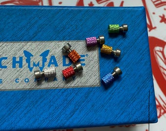 Perno de pulgar de repuesto para cuchillos Benchmade SUPER-GRIP de acción rápida, perno de pulgar de un solo lado. Modelos Benchmade que se enumeran a continuación (opciones de color).