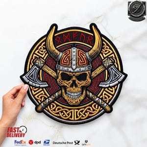 Wikingerschädel-Aufnäher mit gekreuzten Äxten: Gold- und Silberstickerei, Runenschild (30,5 cm)