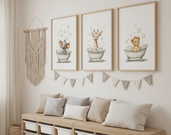Conjunto de 3 pôsteres para quarto infantil com tema safari: elefante, girafa e leão. Decoração perfeita para o quarto das crianças.