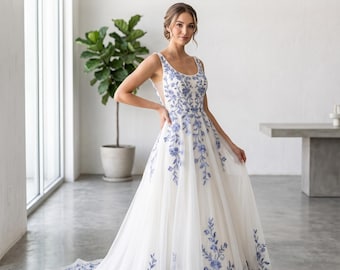 Personnalisez votre robe de mariée bleu clair à broderies florales, robe de mariée trapèze sans manches à col carré, robe de fée personnalisée