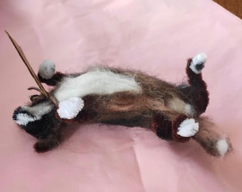 Esculturas conmemorativas de mascotas hechas de fieltro con alambre, personalizadas.