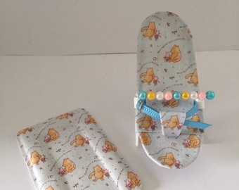 1:12 Puppenhaus niedliche Schaukel Hüpfstuhl und Wickelauflage, handgefertigte Miniatur