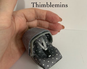 Puppenhaus 1/12 handgefertigtes Auto oder Tragesitz, geeignet für ca 4,5 cm Baby