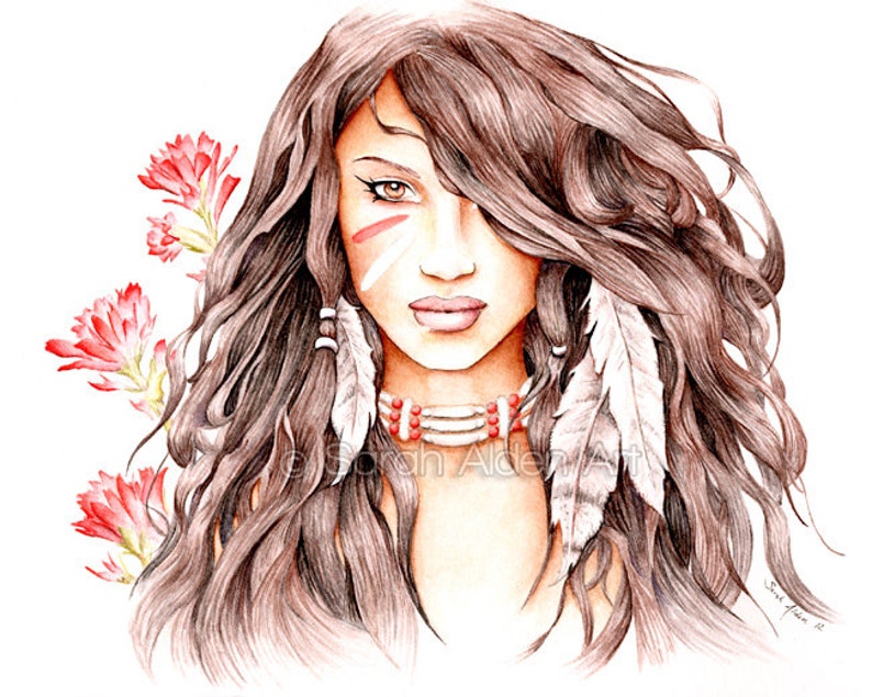 Puede incluir: Una pintura de acuarela de una mujer nativa americana con cabello largo y casta&ntilde;o, que lleva un pendiente de pluma blanca y un collar de cuentas. Tiene una raya blanca pintada en la cara y mira directamente al espectador. El fondo es blanco con flores rojas.