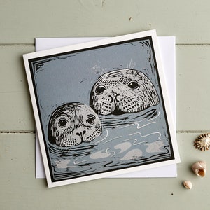 Carte de sceaux, blanc, linogravure, salutations, carte d’art, carte, sceau avec chiot, faune, côtier, bord de mer, nouveau bébé, baptême, nature, art, fabriqué au Royaume-Uni en Irlande