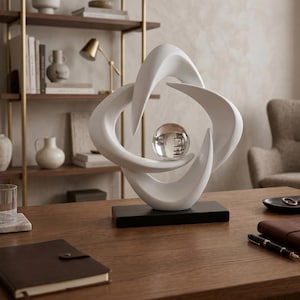 Escultura abstracta moderna 11": Curvas infinitas blancas con esfera de cristal, arte zen minimalista, decoración contemporánea para el hogar, regalo de lujo para la oficina.