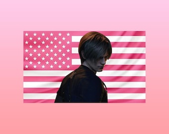 Leon S. Kennendy Pink Amerikanische Flagge Wandbehang – Resident Evil Wand Kunst | Gaming Fan Zimmer Fahne | Ästhetischer Raum Dekor