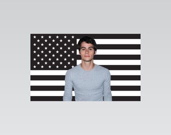 Thomas Maze Runner Black American Flag Tapestry – Maze Runner Wall Art Decor | Movie Fan Room Flag | Dark Aesthetic Bedroom Decor