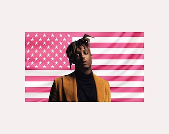 Juice WRLD Pink Amerikanische Flagge Tapisserie - Rapper Wand Kunst Dekor | Hip Hop Musikzimmer Flagge | Ästhetischer Rosa Schlafzimmer Dekor