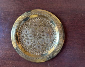 Plato decorativo marroquí de latón hecho a mano