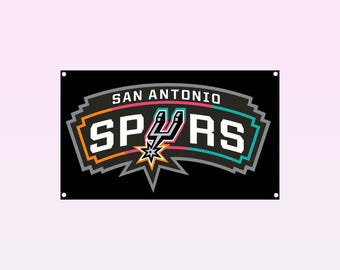 Tapiz con la bandera de los San Antonio Spurs – Arte de pared de baloncesto de la NBA / Decoración para aficionados de los Spurs / Bandera del equipo / Regalo para la habitación deportiva
