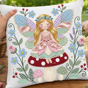 Cottagecore Fairy PNG, Faux Broderi Trädgård Clipart, Svampfe (Digital Nedladdning)