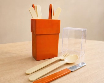 Juego de cubiertos vintage para picnic para 6 personas de STYLE – Soporte para cubiertos naranja con tapa, fabricado en Italia, década de 1970.