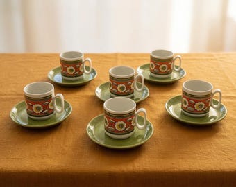 Set van 6 vintage Tognana koffiekopjes uit de jaren 70, Italiaans porselein met groene schoteltjes, retro bloemenmotief, Made in Italy