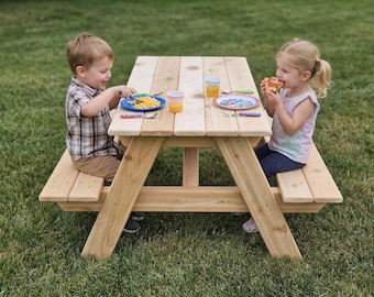 Cedar Children’s Picnic Table – Wooden Kids Outdoor Table Set