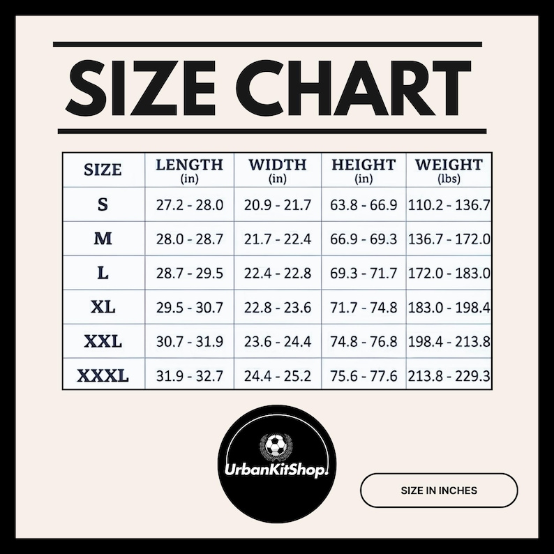 Puede incluir: Una tabla de tallas en blanco y negro titulada SIZE CHART que enumera las tallas de S a XXXL. Las columnas incluyen longitud, anchura y altura en pulgadas, y peso en libras. Un logotipo circular en la parte inferior dice UrbanKitShop.