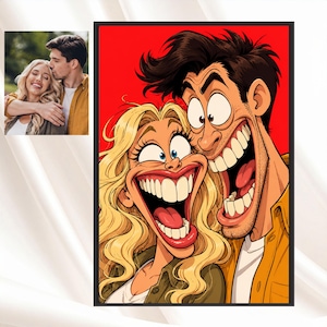 Op de afbeelding: Een ingelijste karikatuur van een koppel met overdreven gelaatstrekken, waaronder brede grijnzen en grote ogen, tegen een felrode achtergrond. Het kunstwerk toont een blond persoon en een donkerharig persoon die overhemden dragen.