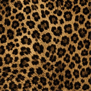 Puede incluir: Una superficie de tela texturizada con un patrón repetitivo de estampado de leopardo. El diseño consiste en rosetas irregulares de color marrón oscuro y negro dispersas sobre un fondo bronceado dorado, creando una estética densa de piel animal.