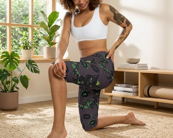 Punk Black Cat Capri Leggings, Gothic Green Lipstick & Chain Print, Alternative Aesthetic Activewear, Y2K Grunge Women's Yoga Pants