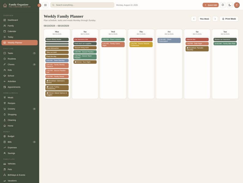 K&ouml;nnte beinhalten: Eine digitale w&ouml;chentliche Familienplaner-Oberfl&auml;che mit dem Titel Weekly Family Planner und einem dunkelgr&uuml;nen Seitenmen&uuml;. Der Bildschirm zeigt einen Sieben-Tage-Plan mit farblich gekennzeichneten Aufgabenbl&ouml;cken f&uuml;r jeden Tag.