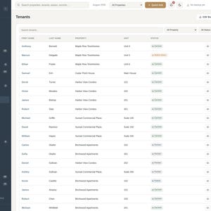 Pode incluir: Uma interface de software de gest&atilde;o de propriedades exibindo uma tabela de lista de inquilinos. A barra lateral inclui navega&ccedil;&atilde;o para painel, portf&oacute;lio e manuten&ccedil;&atilde;o. A tabela principal mostra colunas para nome, sobrenome e status.