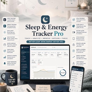 Può includere: Un'interfaccia digitale Sleep & Energy Tracker Pro su laptop e smartphone, con monitoraggio del sonno e dell'energia, obiettivi e fattori giornalieri. Include una tazza, un taccuino con penna e una mascherina per dormire blu.