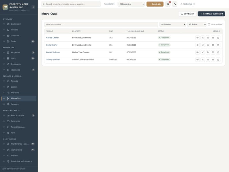 Pode incluir: Uma interface de painel digital para o Property Mgmt System Pro exibindo uma tabela de mudan&ccedil;as. A tela apresenta um menu de navega&ccedil;&atilde;o lateral escuro e uma &aacute;rea de conte&uacute;do principal de cor clara com colunas para inquilino, propriedade, unidade, data de mudan&ccedil;a e status.