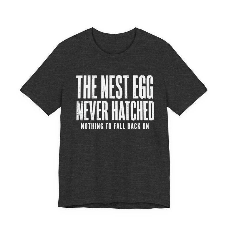 Camiseta "Huerto que nunca eclosionó" / Camiseta divertida para jubilados / Regalo sarcástico para quienes no tienen ahorros / Camiseta gráfica de clase trabajadora / Humor para jubilados sin dinero imagen 4
