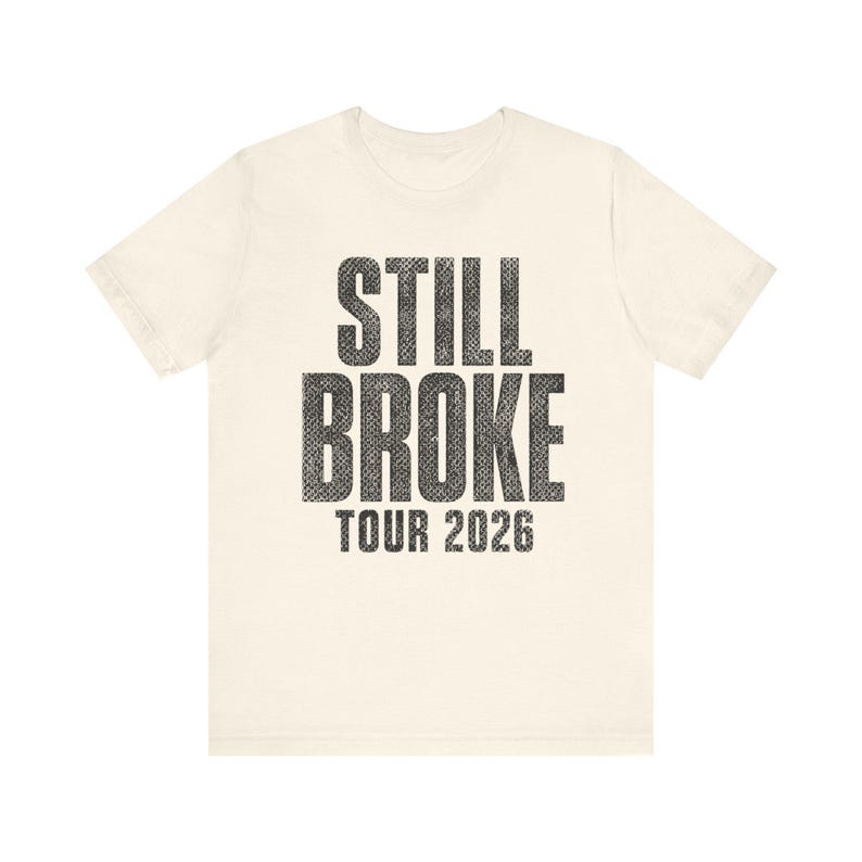 Camiseta Still Broke Tour 2026, Camiseta gráfica divertida sobre la falta de dinero, Camiseta sobre el costo de vida, Camiseta con humor sobre la inflación, Camiseta con chiste sobre el día de pago, Camiseta de la clase trabajadora imagen 6