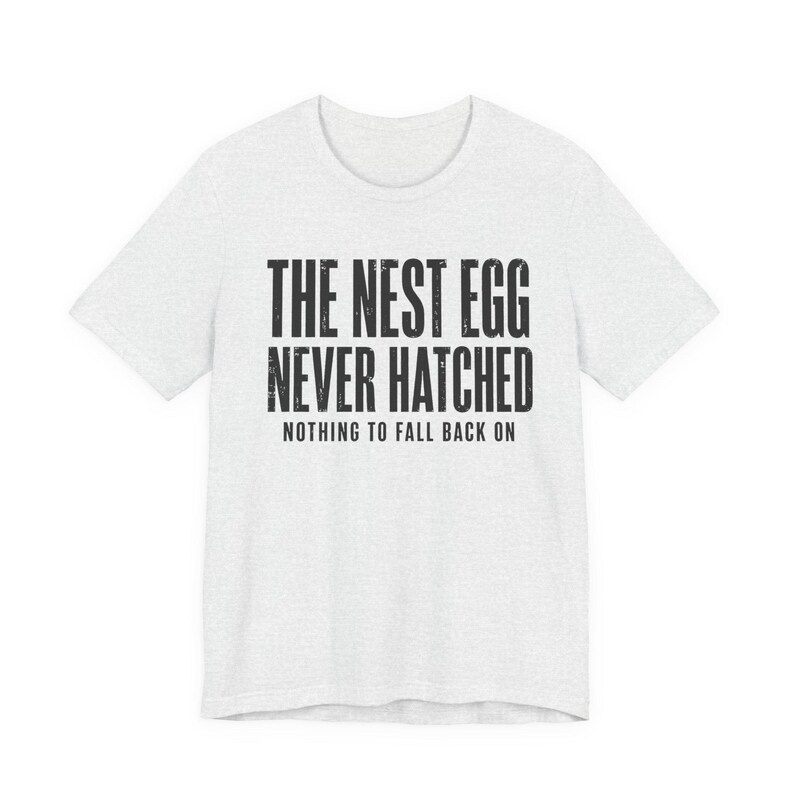 Camiseta "Huerto que nunca eclosionó" / Camiseta divertida para jubilados / Regalo sarcástico para quienes no tienen ahorros / Camiseta gráfica de clase trabajadora / Humor para jubilados sin dinero imagen 8