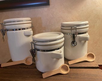 Vintage Gibson White Ceramic Canister Set of 3 w/ Air Tight Clamp Lids & Wooden Spoons