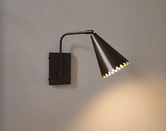 Handcrafted Brass Wall Sconce – Mid-Century Modern Light Fixture