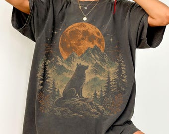Wolf Vintage 90s T-shirt, Grunge  Wolf Faded Tee, Wild Nature Wolf, moon Gothic, 2000s Wolf Gift