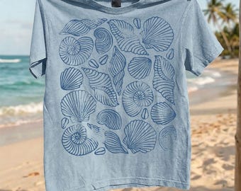 Vintage T-shirt met zeeschelp, T-shirt met handgetekende schelpen, Comfort Colors® Sea Shell-shirt, strandshirt, zomershirt, shirt strandvrouw