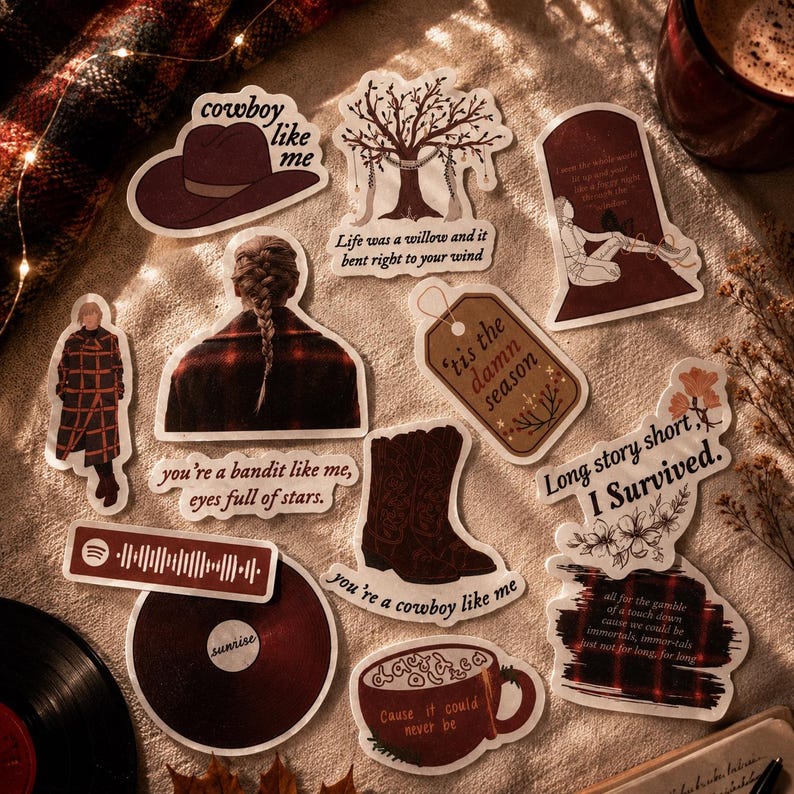 Pode incluir: Uma cole&ccedil;&atilde;o de autocolantes com tema de m&uacute;sica country. Os autocolantes incluem um chap&eacute;u de cowboy, uma &aacute;rvore, uma bota de cowboy, um disco de vinil e uma caneca de caf&eacute;. O texto nos autocolantes inclui frases como "cowboy like me" e "Long story short, I survived."