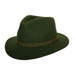May include: A dark green fedora hat with a brown leather band. The hat has a classic shape with a slightly curved brim. The hat is made of a felt-like material. The hat's brim measures approximately 30 cm in diameter.